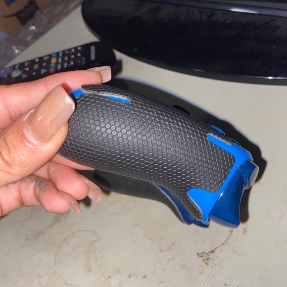 Wireless Blue x box remote with handgrips - Picture 6 of 9